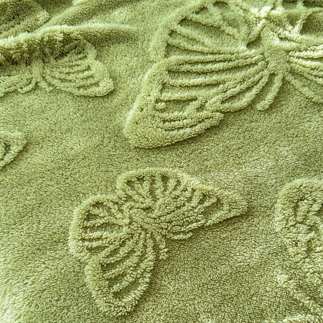 1Pc Premium 3D Butterfly Tufted Throw Blanket-Textured Breathability | Multi-Use for Bed, Couch,All-Season Cozy Soft