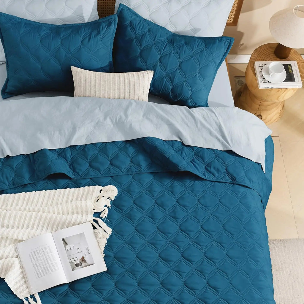 King Size Teal Quilt Set - Lightweight Comforter with Diamond Stitch, 3 Pieces for All Seasons