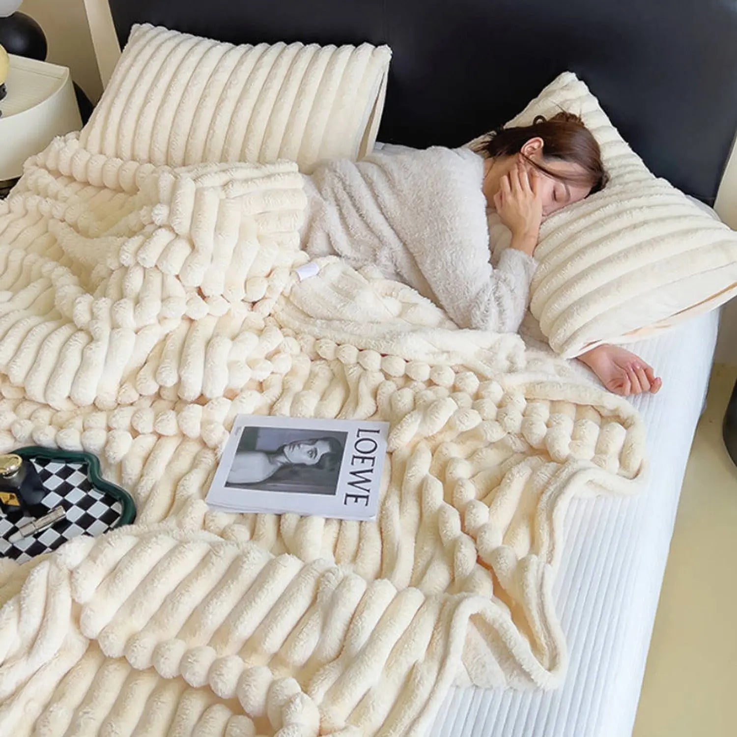 ROSEKIND Blankets 3 Size for Bed, 300GSM Soft & Warm Fleece Throw, Decorative and striped flannel fleece blanket for Adult